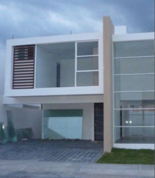 Fachada de casa habitación contemporánea